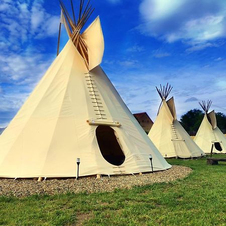Teepee Camp Lounky Hotel Chodouny Buitenkant foto