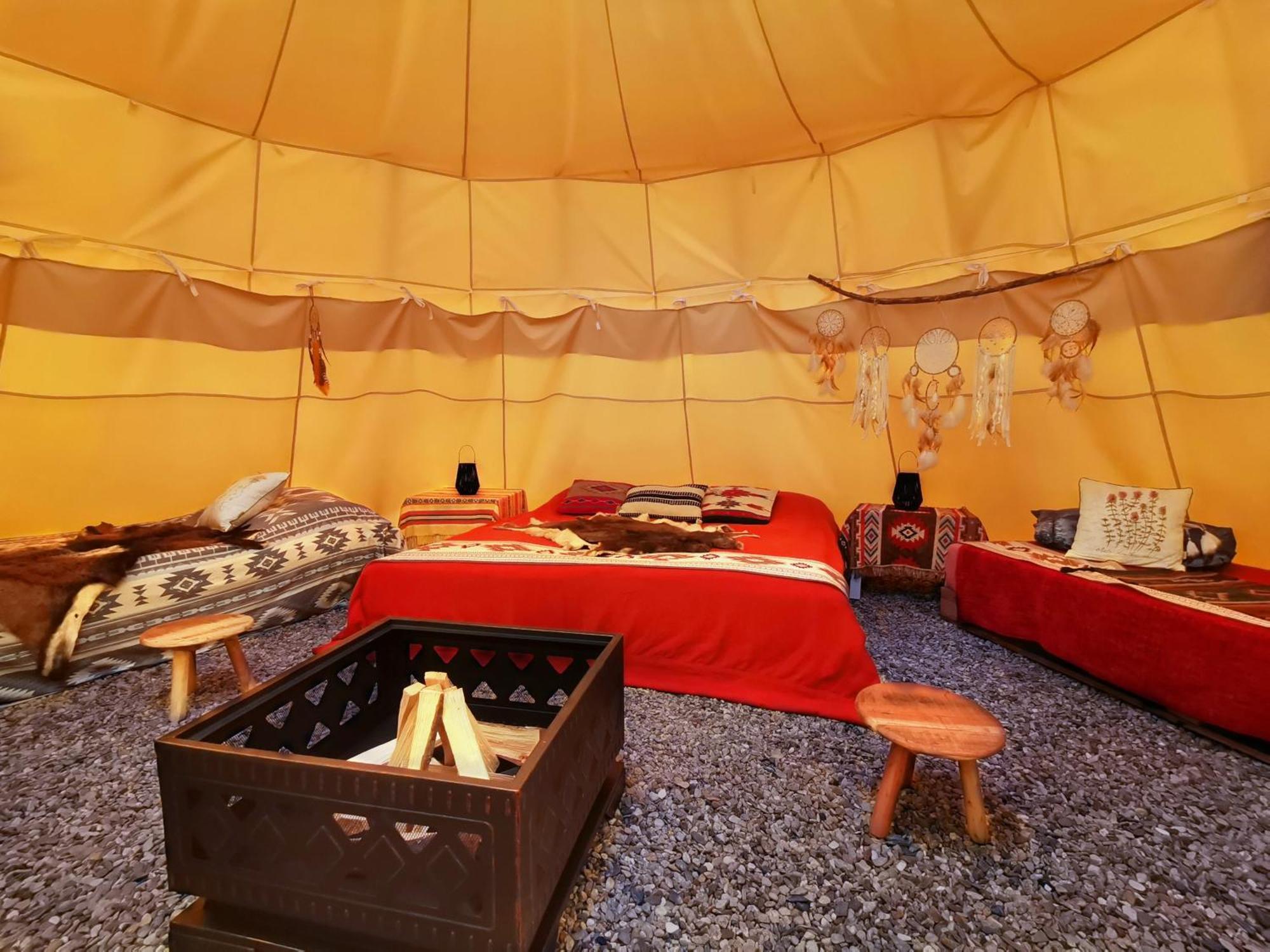 Teepee Camp Lounky Hotel Chodouny Buitenkant foto