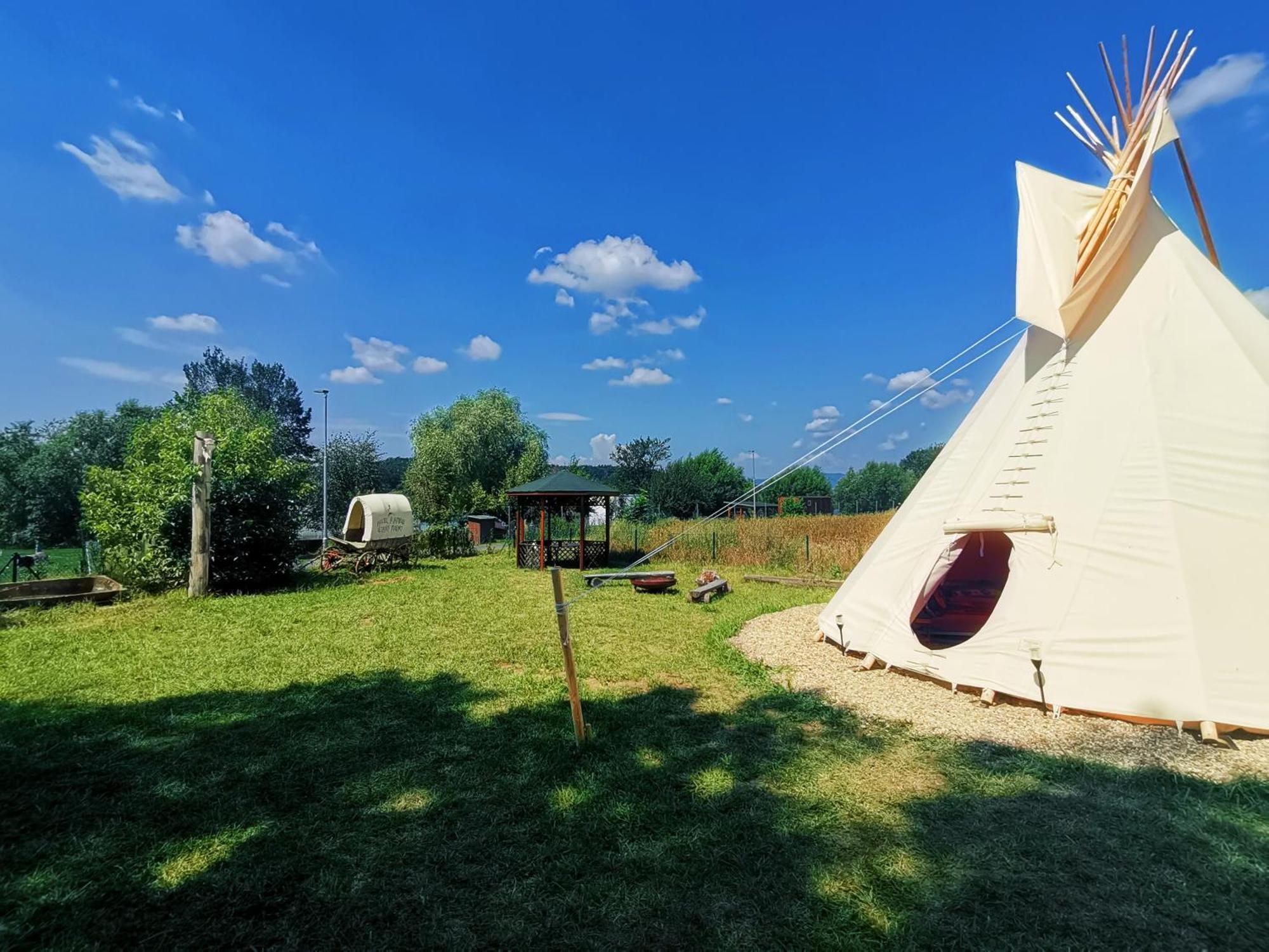 Teepee Camp Lounky Hotel Chodouny Buitenkant foto